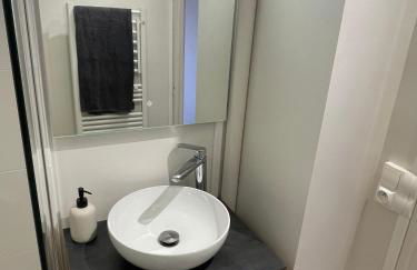 T2 design & cosy avec vue château, Centre et gare à pied, Parking gratuit - Foto 11