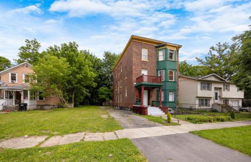 Modern 2BR Mins to Univ, Zoo, Destiny, Downtown - Foto 31