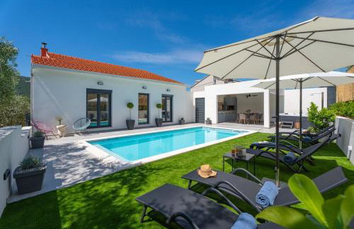 Apartment Gironi with Pool, Jacuzzi - Photo 6