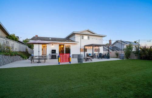 4Bd, putt putt, turf, grill, fire pit & more! - Photo 74