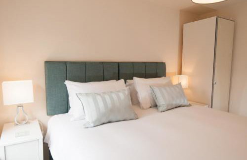 The Wellington - Stylish 3-Bedroom House, Sleeps 8, Ideal for Professionals - Photo 39