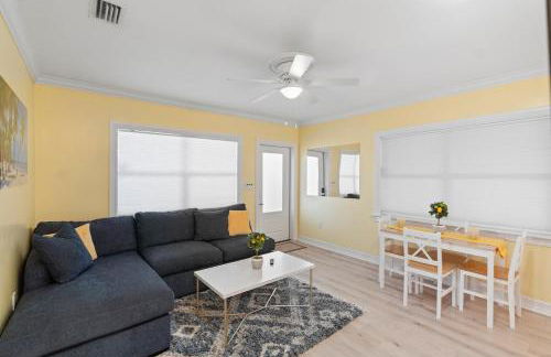 Tropical Haven Fully Remodeled Entire home Sleep 6 - Foto 19