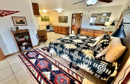 Secluded Riverfront Cabin with Bluff Views, Gated Privacy & Scenic Trail Access in Tahlequah, Oklahoma - Foto 31