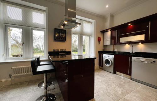 2 Shanklin Manor - Ground Floor apartment overlooking Park in Shanklin Old Village - Photo 11
