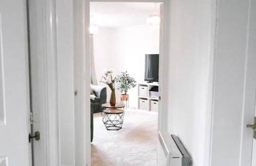 Stylish 2-Bed flat near IKEA & J9 M6 Free Parking - Foto 2