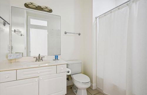 Just Beachy - 5 Bedroom Beach Front Home! Sleeps 20 Home by RedAwning - Foto 57