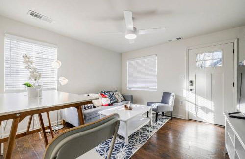 5min-Grant park with Fenced Yard, Parking and Pet Friendly - Photo 1