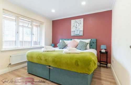 Comfortable 1-Bed House, Sleeps 4, Fast Wi-Fi with Private Garden and Free Parking - Foto 1