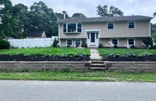 4 Bedroom Cape Getaway, 5 Min Drive to Beach, Pool Table, Grill, Backyard - Foto 15