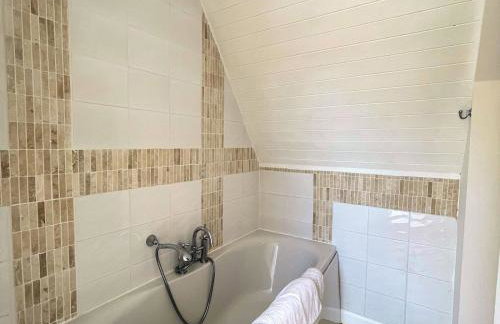 Beautiful 5BR House near Gretna Green with Garden - Pass the Keys - Photo 43