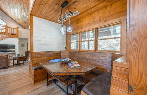 Luxe Hot Springs Cabin w/Pond and Game Room! - Foto 5