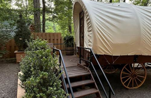 Elegant, Vintage Conestoga Covered Wagon Getaway in Denver, Pennsylvania - Foto 10