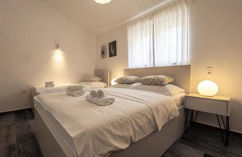 Villa Bosilen with private pool, near Trogir, Split airport, quiet area, family villa - Photo 36