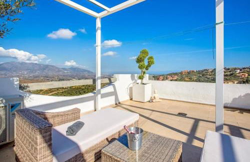 Luxury-Penthouse-La Mairena-Seaview-Jacuzzi-Marbella - Foto 4
