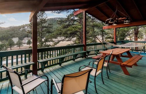 Cozy Mountain Home with Great Views, Deck & WiFi - Photo 13