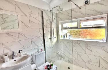 Luxurious family home in West Midlands - Photo 12