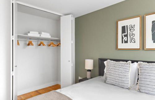 1BR nr Times Sq w Indoor pool Doorman NYC-50 - Foto 14