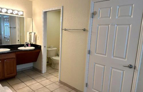 Lion King-themed condo near Disney, Sea World, Universal and OCCC with pool, spa, restaurants, shuttle, private balcony, and the BEST view of fireworks shows - Foto 27
