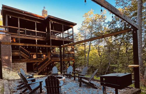 Luxe Cabin with Game Room, Hot Tub & Firepit - Foto 8
