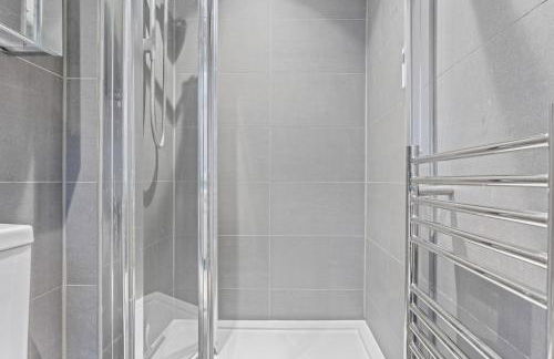 Large 4 Bedroom House Bricket Wood, Van & Car Parking, Sleeps 8 - Foto 20