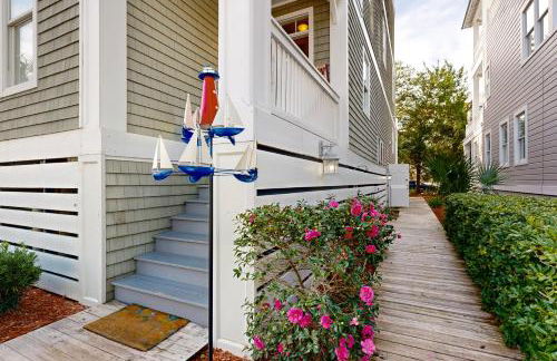 Luxury cottage with pools & multiple decks, 1/2 block to beach - Foto 47