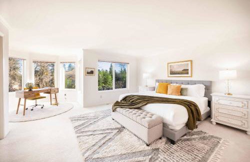 Brier 5BR Retreat w Pool Table Deck Central AC - Foto 28