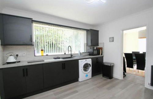 Full Modern Home - short & long stays - Foto 7