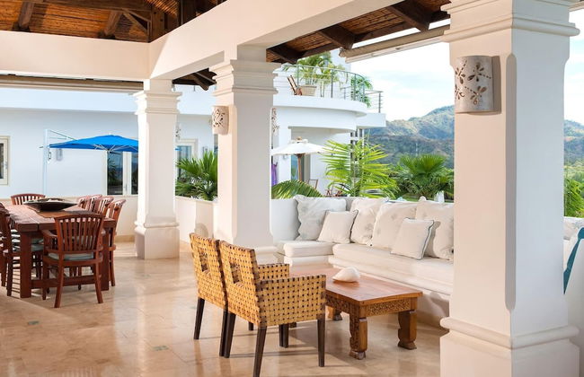 Exquisite Hilltop Villa with Luxurious Modern Design, Sweeping Ocean Views & Sparkling Infinity Pool - Foto 20