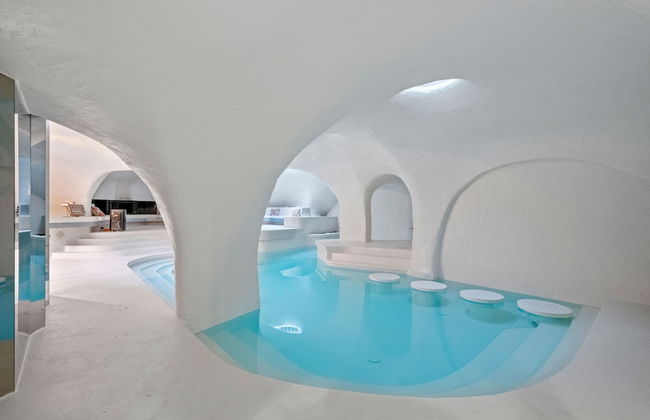 Massive Home w Sauna Pools Hot Tub Fireplaces - Photo 1