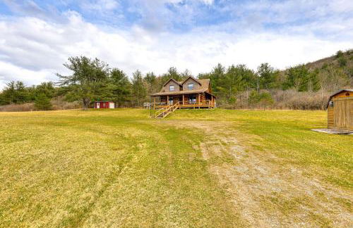 Log Cabin with Pond and Trail Access in Almond! - Foto 27