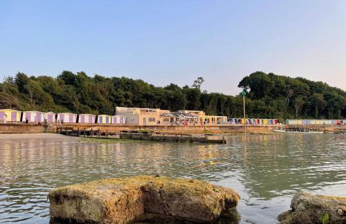 6 The Salterns - Yarmouth - Photo 2