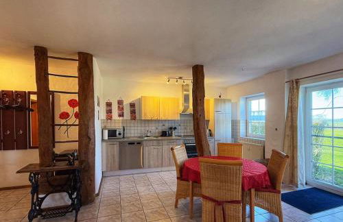 Pretty little apartment with a great view - Photo 6