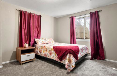 A Denver Oasis 15 Min to the Bronco Stadium 3 Bedroom with a King Suite - Photo 13