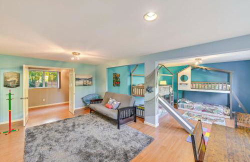 7 Mi to Skiing Lake George Home with Large Patio - Foto 29