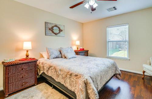 Suburban Home in Magnolia with Fenced Yard - Foto 12