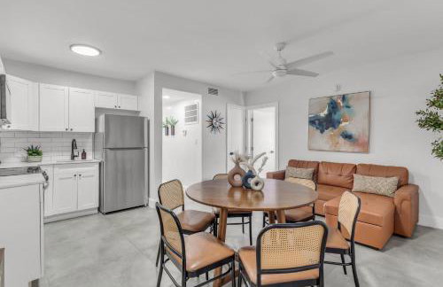 Bayview Regency Apartments By Lowkl - Photo 34