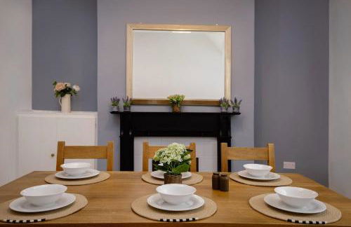 Comfy 3-Bed, Sleeps 5 & Parking - Foto 3