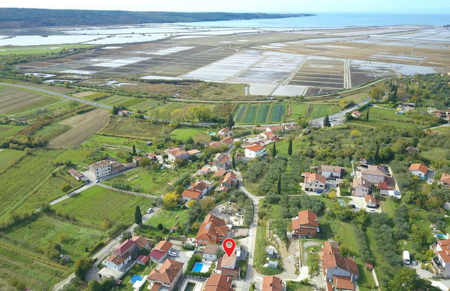 Spacious Villa with a Swimming Pool - Foto 23