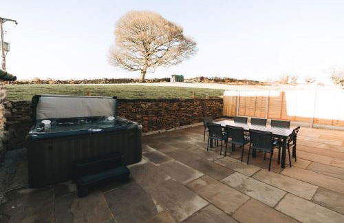 Luxury newly converted oak cottage with hot tub - Foto 29