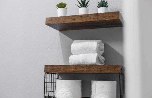 New suite with full Kitchen and Livingroom Dallas - Photo 34