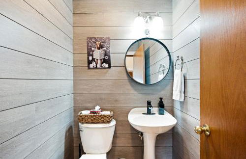 The Goat and Cherry - Dogs, Fire Pit & Hot Tub, Escape to Sister Bay! - Foto 11