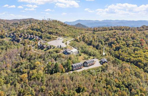 Wolf's Den~Views~Hot Tub~Home Theater~Hatley Ski! - Foto 56