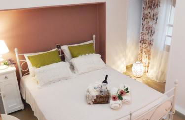 Portico Cozy Home - Photo 8