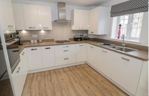 Silverstone Paddock Retreat - Photo 12