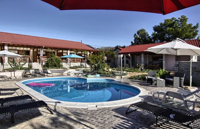 Pleasant Holiday Home in Polača with Swimming Pool - Foto 1