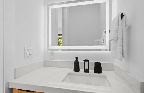 Modern Zen Oasis in Design District Sleeps 16 - Foto 20