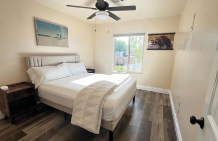 King Bed - Hot Tub, 3 Queens, Home away from home - Foto 6