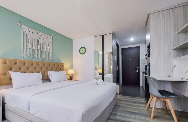Best Homey And Nice Studio At Bintaro Icon Apartment - Foto 3