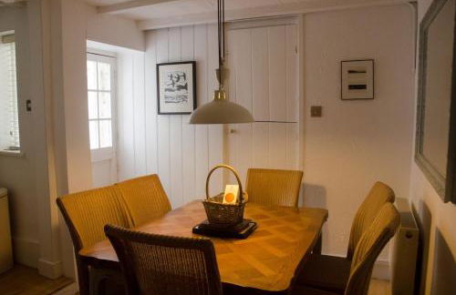 Quirky fisherman's cottage by the sea in Brixham - Photo 10