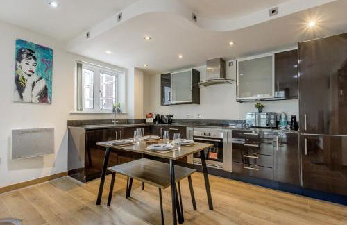 Luxury 2 Bed 2 Bath Canary Wharf Apartment with Balcony - Foto 10